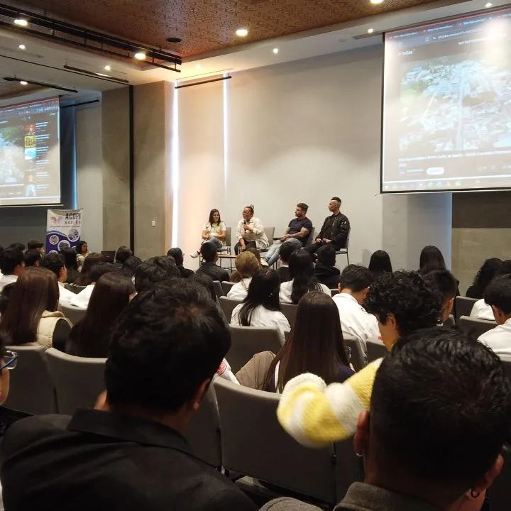 Conversatorio en Gastrodiversa, en la ponencia se encuentran Luz Dari Cogollo, Manuel Barbosa, Agustin Baragiola y como moderadora Maria Paula Luna